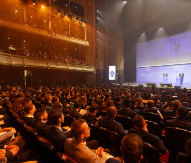 Ce vendredi 14 avril, avait lieu la cérémonie de remises des diplômes des ingénieurs de la promotion 2022 de lESTP Paris dont Fayat est le parrain, au Théâtre du Châtelet à Paris.