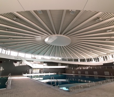 intérieur de la piscine de chateaulin