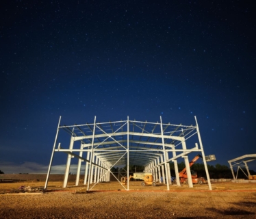 Photo prise de nuit d'une charpente de Castel & Fromaget