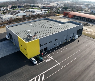 Bâtiment industriel Newloc à Carquefou (44), Loire-Atlantique, Pays de la Loire - Conception et réalisation Espace Engineering Fayat, contractant général et maître d'œuvre