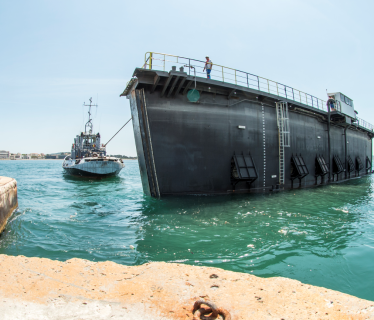 Bateau porte en déplacement