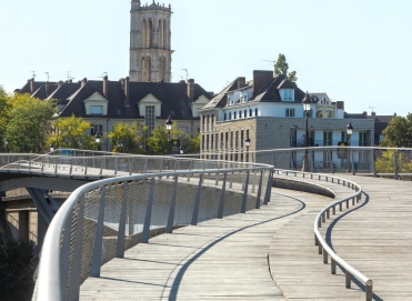 Sur la passerelle de l'île aux dames