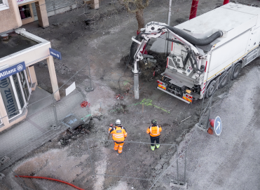 Vue drone camion béton rue