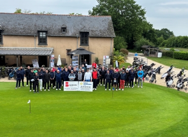 Photo de groupe tournoi de golf 2026 au Golf de La Freslonnière, Le Rheu par Espace Engineering Fayat - contractant général et maître d'oeuvre - conception et réalisation
