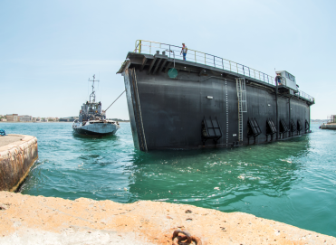 Bateau porte en déplacement