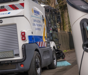 bannière E2 avec borne de recharge