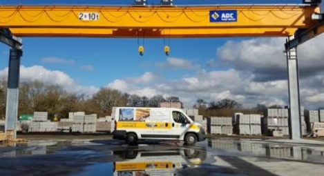 Pont ADC avec une voiture ADC en dessous