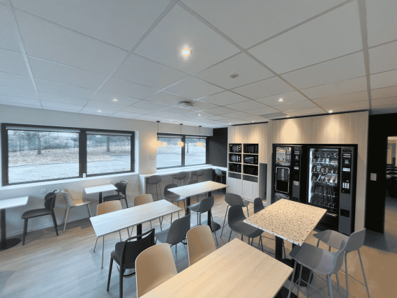 Cafétéria extension bâtiment d'enseignement AFTEC à Rennes, Ille-et-Vilaine (35), Bretagne - conception et réalisation Espace Engineering Fayat, contractant général et maître d'oeuvre
