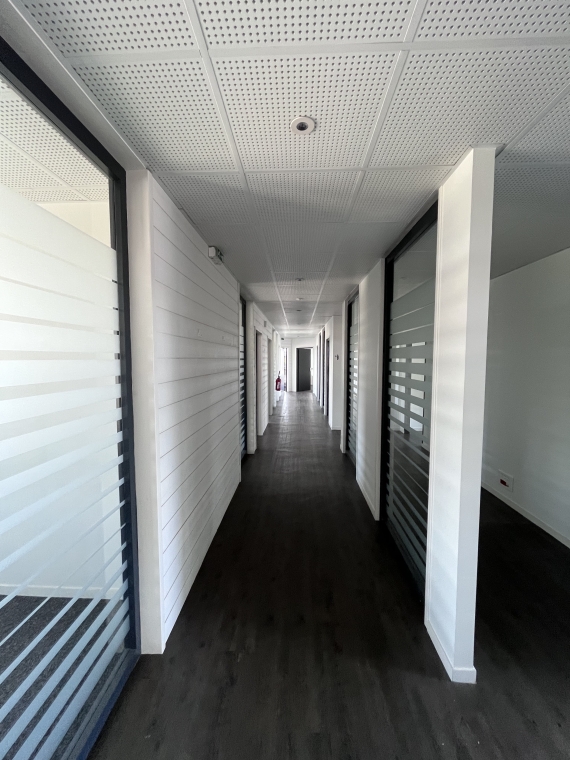 Réhabilitation bâtiment de bureaux le Kube à Pacé, Ille-et-Vilaine (35), Bretagne - conception et réalisation Espace Engineering Fayat contractant général, maître d'œuvre et architecture