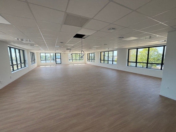 Réhabilitation bâtiment de bureaux le Kube à Pacé, Ille-et-Vilaine (35), Bretagne - conception et réalisation Espace Engineering Fayat contractant général, maître d'œuvre et architecture
