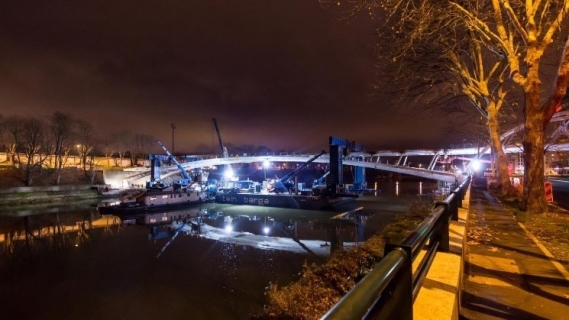 la-passerelle-francois-coty-de-puteaux.jpg