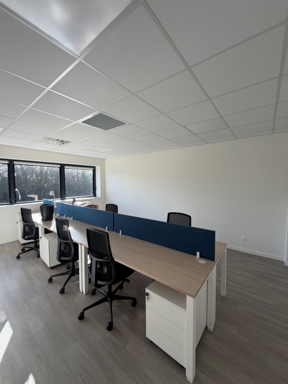 Espace bureau rénové bâtiment d'enseignement AFTEC à Rennes, Ille-et-Vilaine (35), Bretagne - conception et réalisation Espace Engineering Fayat, contractant général et maître d'oeuvre