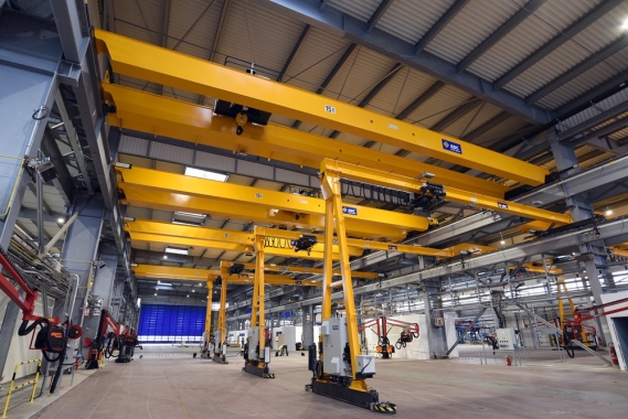 portique de manutention industriel