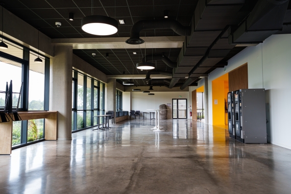 Aménagement intérieur bâtiment d'enseignement The Land 2 à Rennes, Ille-et-Vilaine (35), Bretagne - Conception et réalisation Espace Engineering Fayat, contractant général et maître d'œuvre