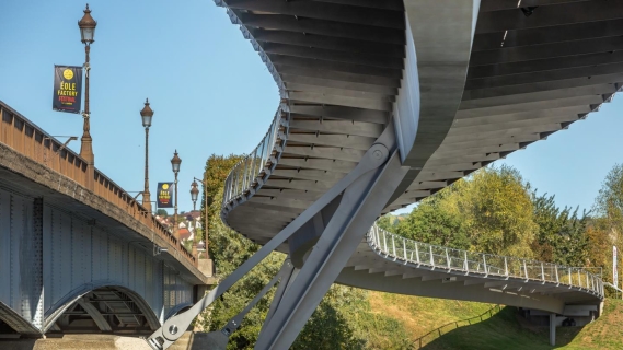 Vu du dessous de la passerelle de l'île aux dames