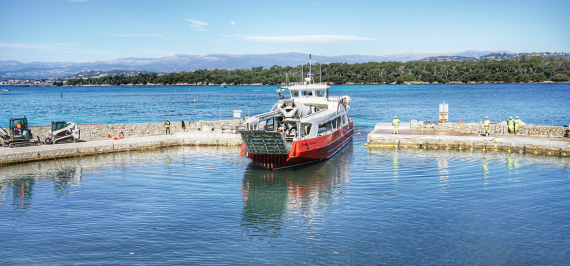 Ile Saint-Honorat - vue bateau port razel  bec