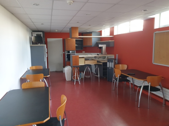 Réhabilitation bâtiment de bureaux le Kube à Pacé, Ille-et-Vilaine (35), Bretagne - conception et réalisation Espace Engineering Fayat contractant général, maître d'œuvre et architecture