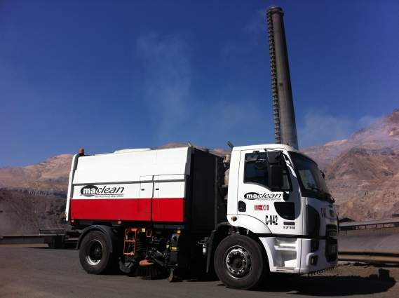 M6 truck-mounted sweeper.