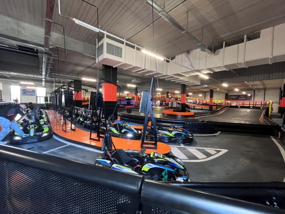 Aménagement intérieur bâtiment de loisirs Speed Park à Brest, Finistère (29), Bretagne - Conception et réalisation Espace Engineering Fayat, contractant général et maître d'œuvre