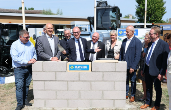 Photo construction mur par le ministre