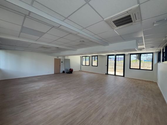 Réhabilitation bâtiment de bureaux le Kube à Pacé, Ille-et-Vilaine (35), Bretagne - conception et réalisation Espace Engineering Fayat contractant général, maître d'œuvre et architecture