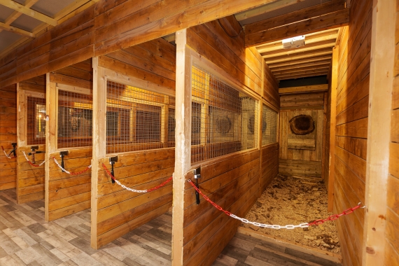 Aménagement intérieur bâtiment commercial lasergame à Plescop, Morbihan (56), Bretagne - Conception et réalisation Espace Engineering Fayat, contractant général et maître d'œuvre