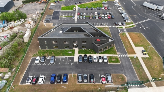 Construction plateforme logistique et bâtiment de bureau à Le Grand-Quevilly, Seine-Maritime (76), Normandie - conception et réalisation Espace Engineering Fayat, contractant général et maître d'œuvre
