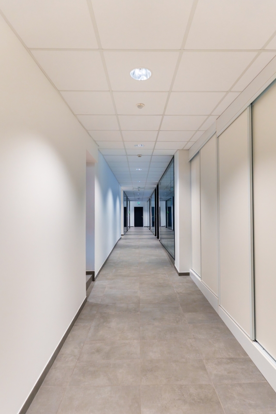 Réhabilitation partie bureaux bâtiment industriel JBT Marel à Baud, Morbihan (56), Bretagne- conception et réalisation Espace Engineering Fayat, contractant général et maître d'oeuvre