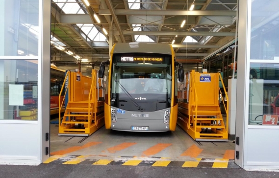 plateforme élévatrice électrique avec bus