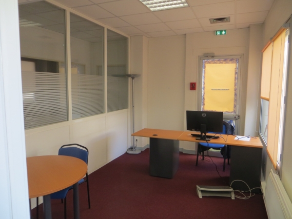 Avant bâtiment de bureau réhabilité Nameshield à Angers, Maine-et-Loire (49), Pays de la Loire - conception et réalisation Espace Engineering Fayat, contractant général et maître d'œuvre
