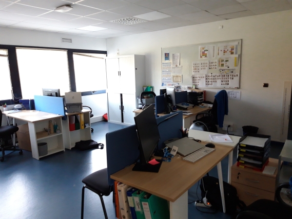 Espace bureau avant rénovation bâtiment d'enseignement AFTEC à Rennes, Ille-et-Vilaine (35), Bretagne - conception et réalisation Espace Engineering Fayat, contractant général et maître d'oeuvre