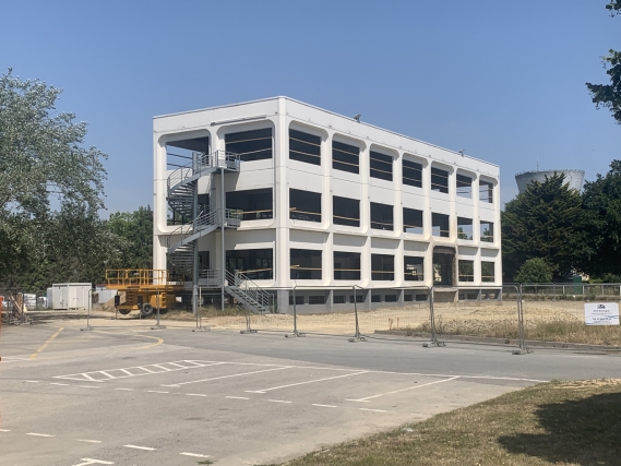 Réhabilitation bâtiment de bureaux le Kube à Pacé, Ille-et-Vilaine (35), Bretagne -  conception et réalisation Espace Engineering Fayat contractant général, maître d'oeuvre et architecture