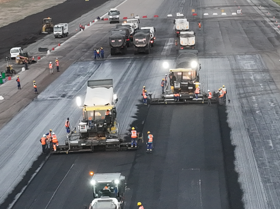 Vue jour piste aeroport travaux