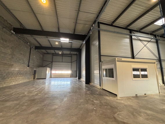 Aménagement intérieur bâtiment industriel Newloc à Carquefou (44), Loire-Atlantique, Pays de la Loire - Conception et réalisation Espace Engineering Fayat, contractant général et maître d'œuvre