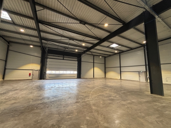 Aménagement intérieur bâtiment industriel Newloc à Carquefou (44), Loire-Atlantique, Pays de la Loire - Conception et réalisation Espace Engineering Fayat, contractant général et maître d'œuvre