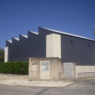 Batiment construit avec charpente métallique