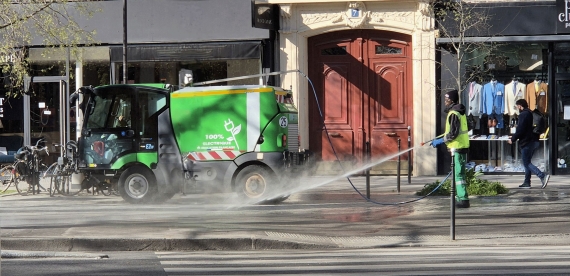 E2w with spray lance Paris.jpg