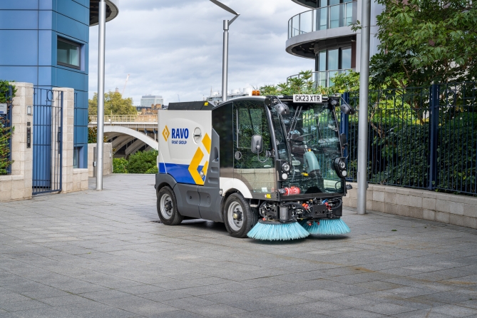 RAVO R2, Compact Streetsweeper