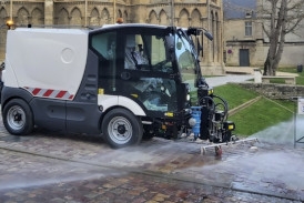 R2W en action sur le parvis de la cath&eacute;drale de Toul