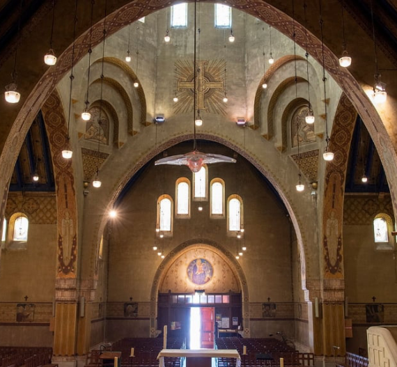 int&eacute;rieur d'une &eacute;glise